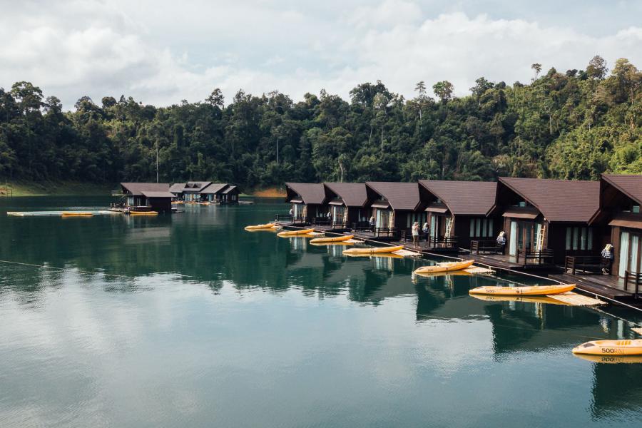 500 Rai Floating Resort: 500 Rai floating bungalow complex
