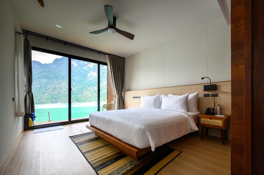 360° Issara: Deluxe room for couples