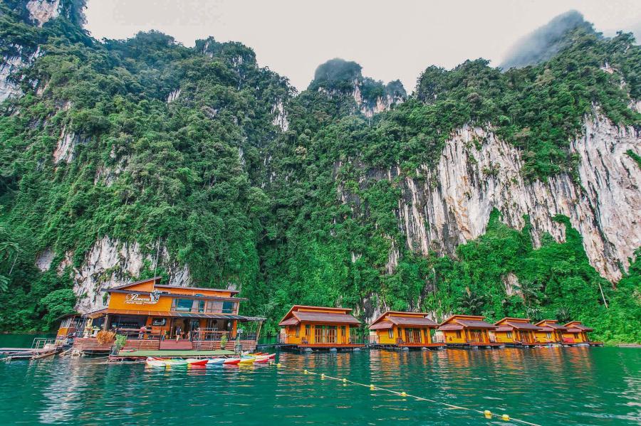 Panvaree Resort: Panvaree Resort beneath the limestone cliff