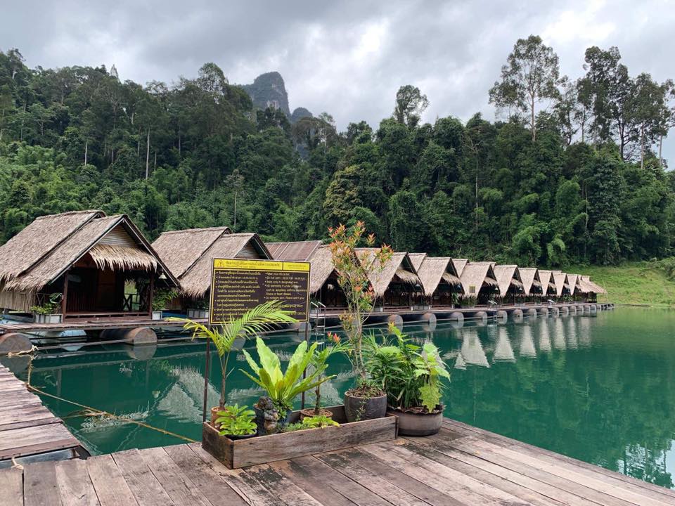 Praiwan Raft House: Praiwan bungalow complex
