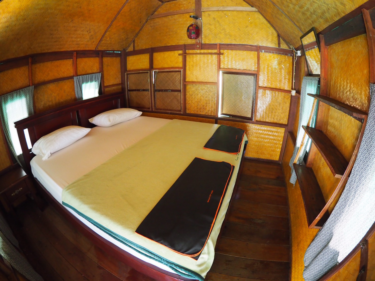 Praiwan Raft House: Hut Room — shared bathroom