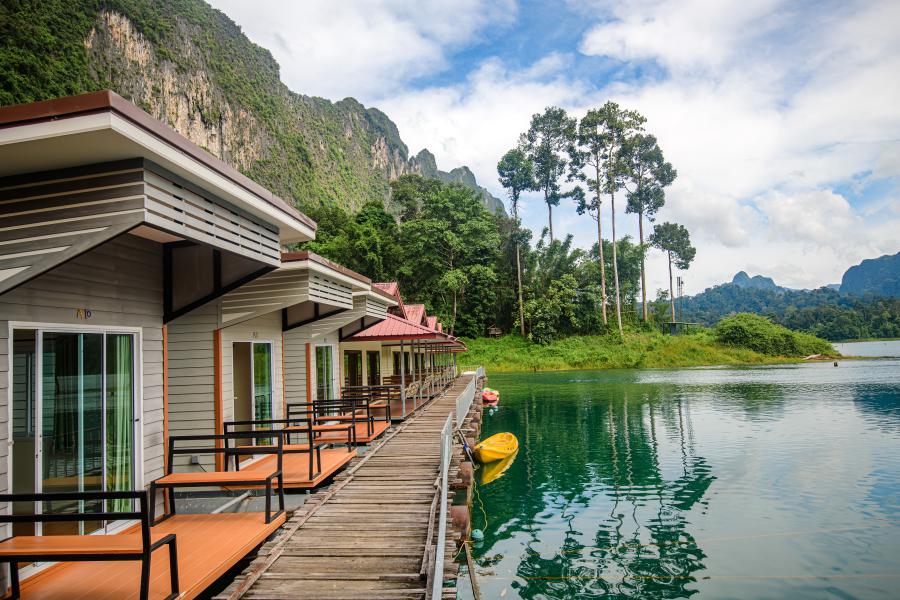 Sai Chon Raft House: Modern floating bungalow row